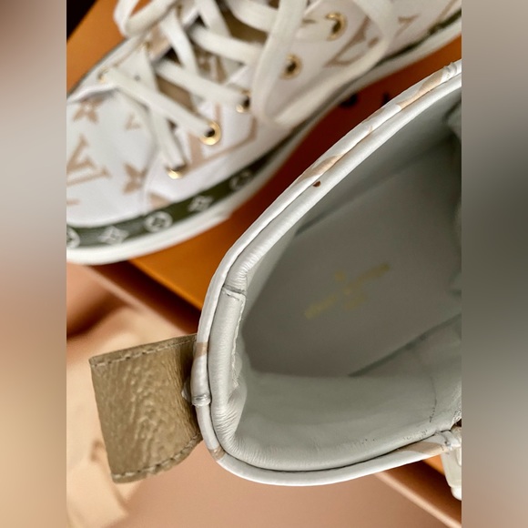 Louis Vuitton - Picture 12 of 12